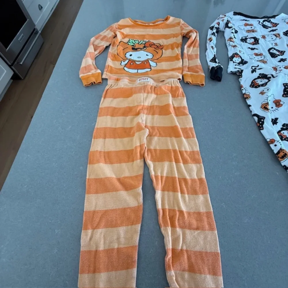 Girl 4 piece Halloween Hello Kitty Long Sleeve Pant & Shirt PJ Set (2 sets) Sz 6